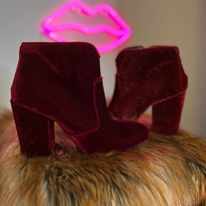 Mix No. 6 burgundy Izadora velvet booties size 7